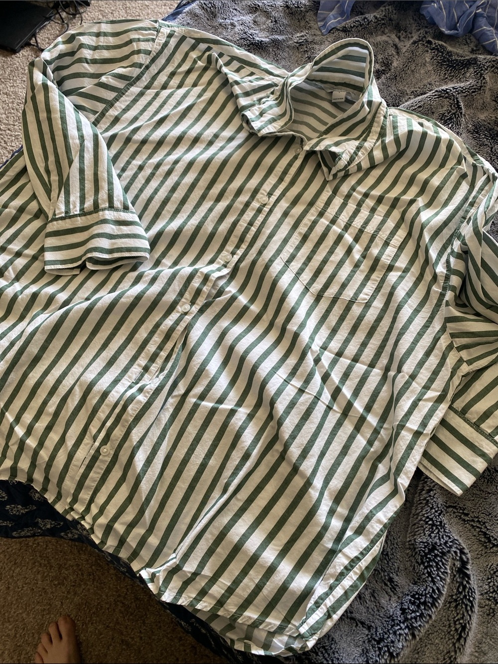 Old Navy Green and White Striped Women's Button-Up Blouse